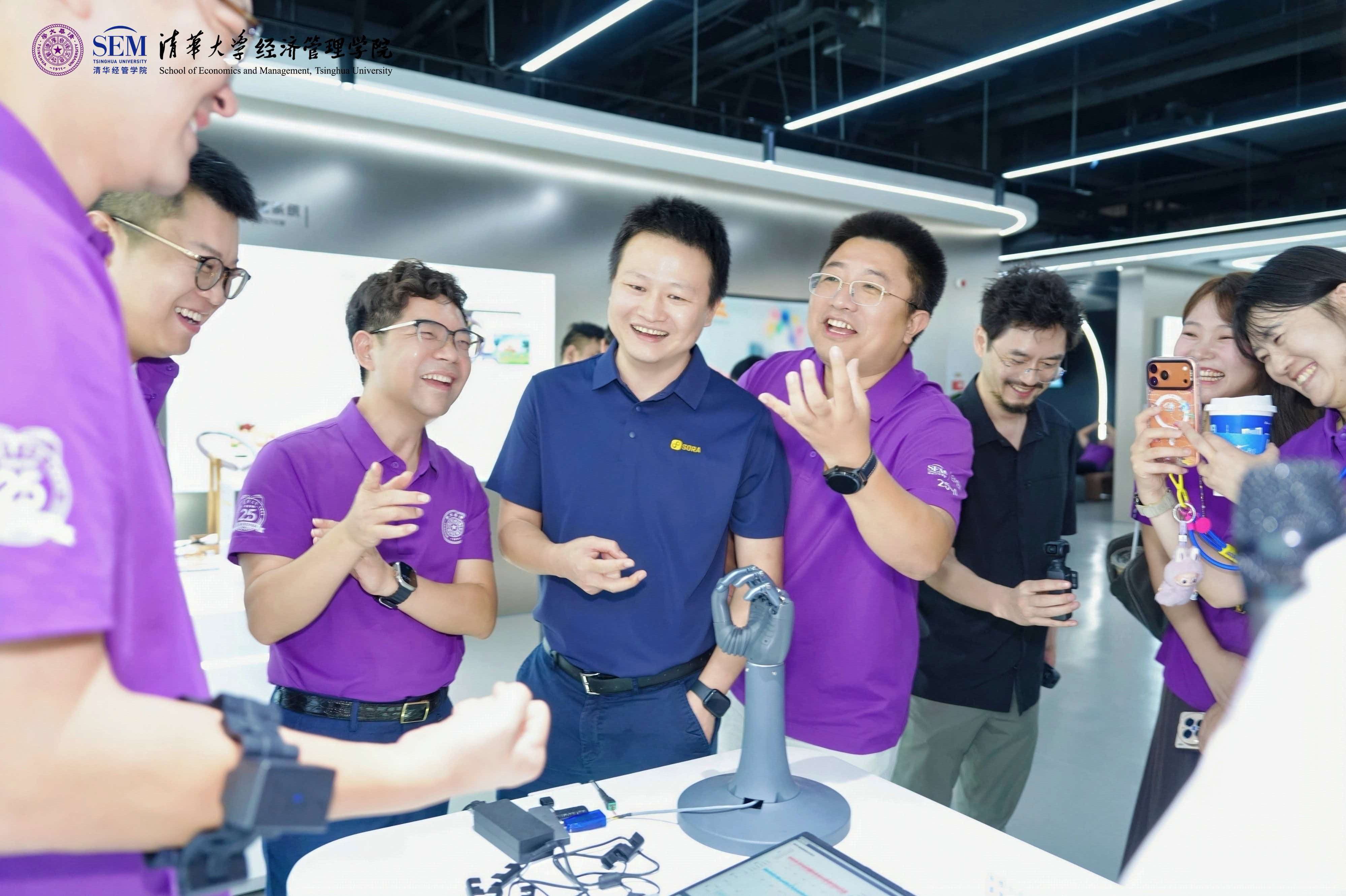 清华大学 EMBA 25D 班参访强脑科技,了解脑机接口与智能硬件应用